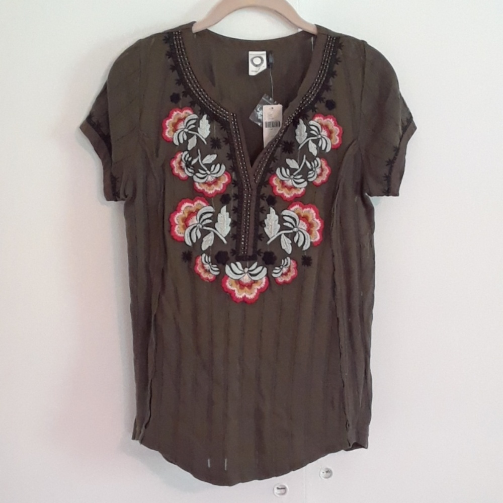 Anthropologie short sleeve embroidered tee NWT